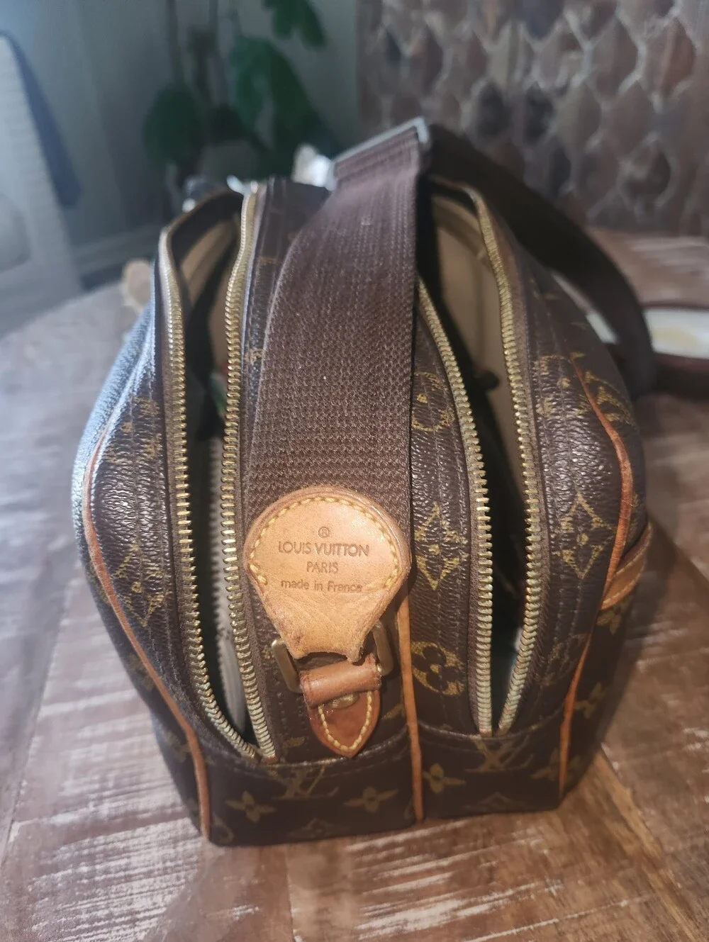 Authentic Louis Vuitton Reporter GM